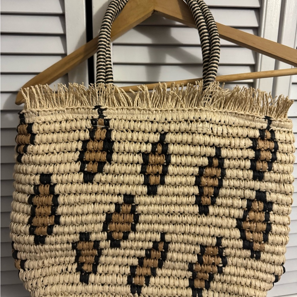 Elegant Woven Tote Bag - Black and Tan